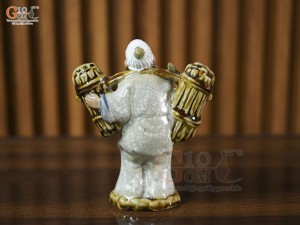 Tượng ông lão gánh củi men rạn, cao 16cm