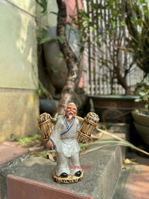 Tượng ông lão gánh củi men rạn, cao 16cm