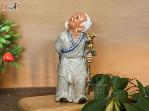 Tượng ông lão mai chống gậy men rạn, cao 30