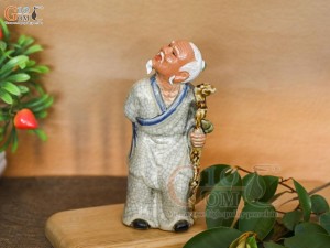 Tượng ông lão mai chống gậy men rạn, cao 