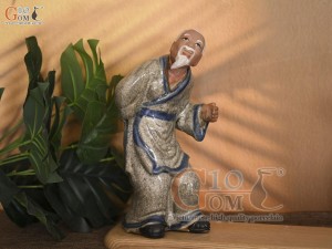 Tượng ông lão mai chống gậy men rạn, cao 25cm (ghép cây)