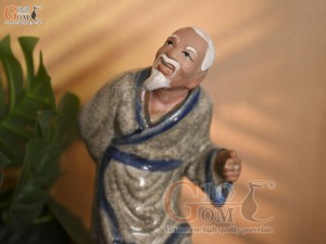 Tượng ông lão mai chống gậy men rạn, cao 25cm (ghép cây)