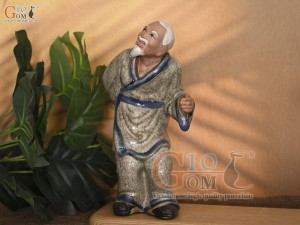 Tượng ông lão mai chống gậy men rạn, cao 25cm (ghép cây)