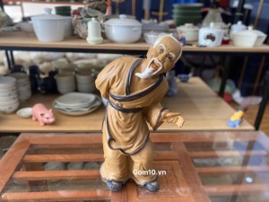 Tượng ông lão mai men nâu, cao 45cm (ghép cây)