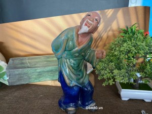 Tượng ông lão mai men xanh ghép cây, cao 26cm