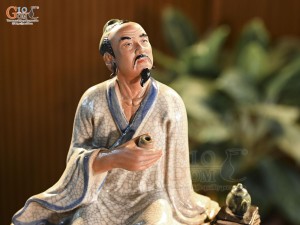 Tượng ông thần trà men rạn, cao 27cm