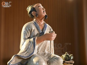 Tượng ông thần trà men rạn, cao 27cm