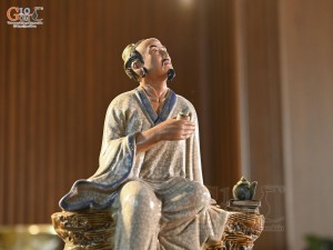 Tượng ông thần trà men rạn, cao 27cm