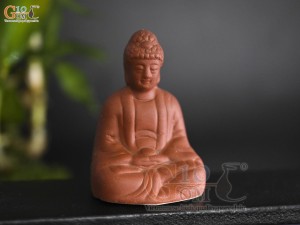 Tượng Phật A Di Đà gốm đất đỏ, cao 7.5cm