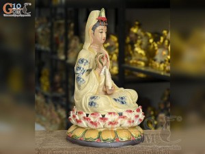 Tượng Quan Âm ngồi đài sen men màu, cao 35cm