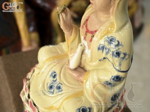 Tượng Quan Âm ngồi đài sen men màu, cao 35cm