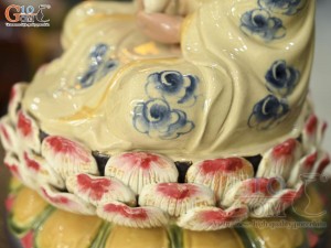 Tượng Quan Âm ngồi đài sen men màu, cao 35cm