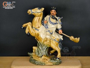 Tượng Quan Công đánh trận men rạn, cao 34cm