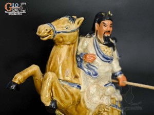 Tượng Quan Công đánh trận men rạn, cao 34cm