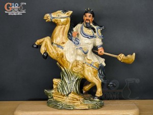 Tượng Quan Công đánh trận men rạn, cao 34cm