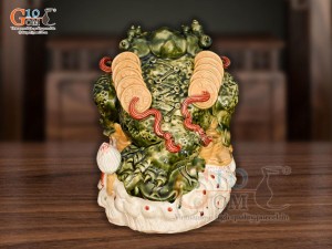 Tượng sứ Cóc ngậm tiền vàng Phúc Thọ Mãn Đường, cao 28cm