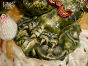 Tượng sứ Cóc ngậm tiền vàng Phúc Thọ Mãn Đường, cao 28cm