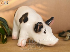 Tượng sứ heo lai đốm, dài 27cm