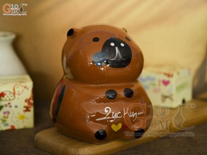 Tượng sứ tiết kiệm capybara màu nâu, cao 17cm