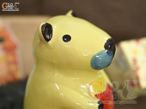 Tượng sứ tiết kiệm capybara vàng nhạt, cao 17cm