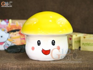 Tượng sứ tiết kiệm dáng nấm lùn màu vàng, cao 16cm