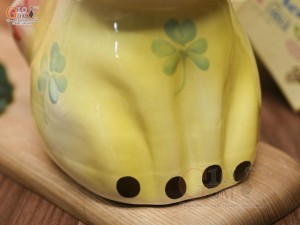 Tượng sứ tiết kiệm dáng ngựa màu vàng, cao 22cm