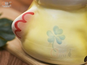 Tượng sứ tiết kiệm dáng ngựa màu vàng, cao 22cm