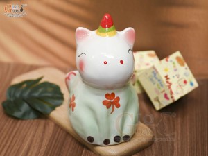 Tượng sứ tiết kiệm dáng ngựa màu xanh, cao 22cm