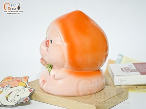 Tượng sứ tiết kiệm dáng trái đào màu cam, cao 20cm
