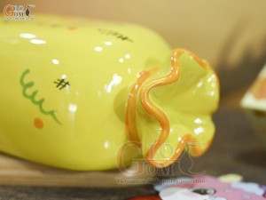 Tượng sứ tiết kiệm kẹo candy màu vàng, dài 21cm