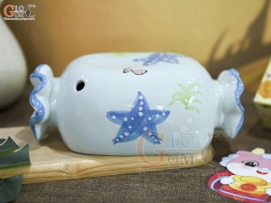 Tượng sứ tiết kiệm kẹo candy màu xanh, dài 21cm