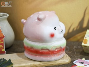 Tượng sứ tiết kiệm Shiba Burger màu hồng, cao 17cm