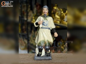 Tượng sứ Trần Hưng Đạo men rạn, cao 38cm