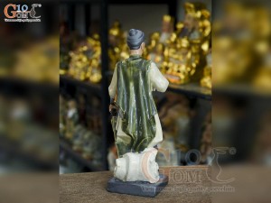 Tượng sứ Trần Hưng Đạo men rạn, cao 38cm