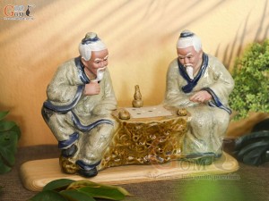 Tượng tiên ông chơi cờ men rạn, dài 30cm