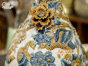 Tỳ bà men rạn đắp nổi Công Đào Phú Quý, cao 45cm