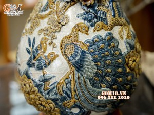 Tỳ bà men rạn đắp nổi Công Đào Phú Quý, cao 45cm