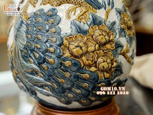 Tỳ bà men rạn đắp nổi Công Đào Phú Quý, cao 45cm