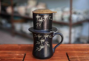 Bộ phin cà phê men gốm khắc trúc( Nắp vàng - xanh - đỏ )